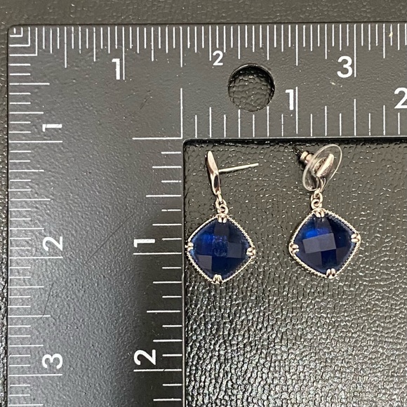 Unsigned Rounded Square-shaped Blue Faceted Crystal Earrings - Picture 13 of 13